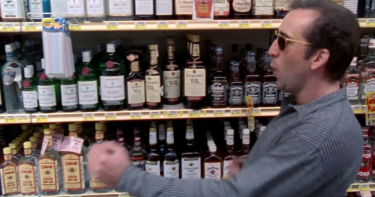 Nicolas Cage en el pasillo de licores en Leaving Las Vegas 