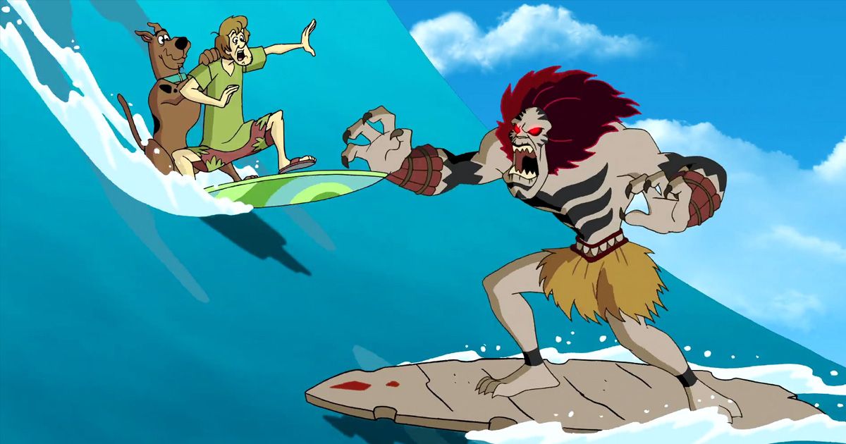 Shaggy y Scooby en una tabla de surf huyendo de un monstruo en una tabla de surf