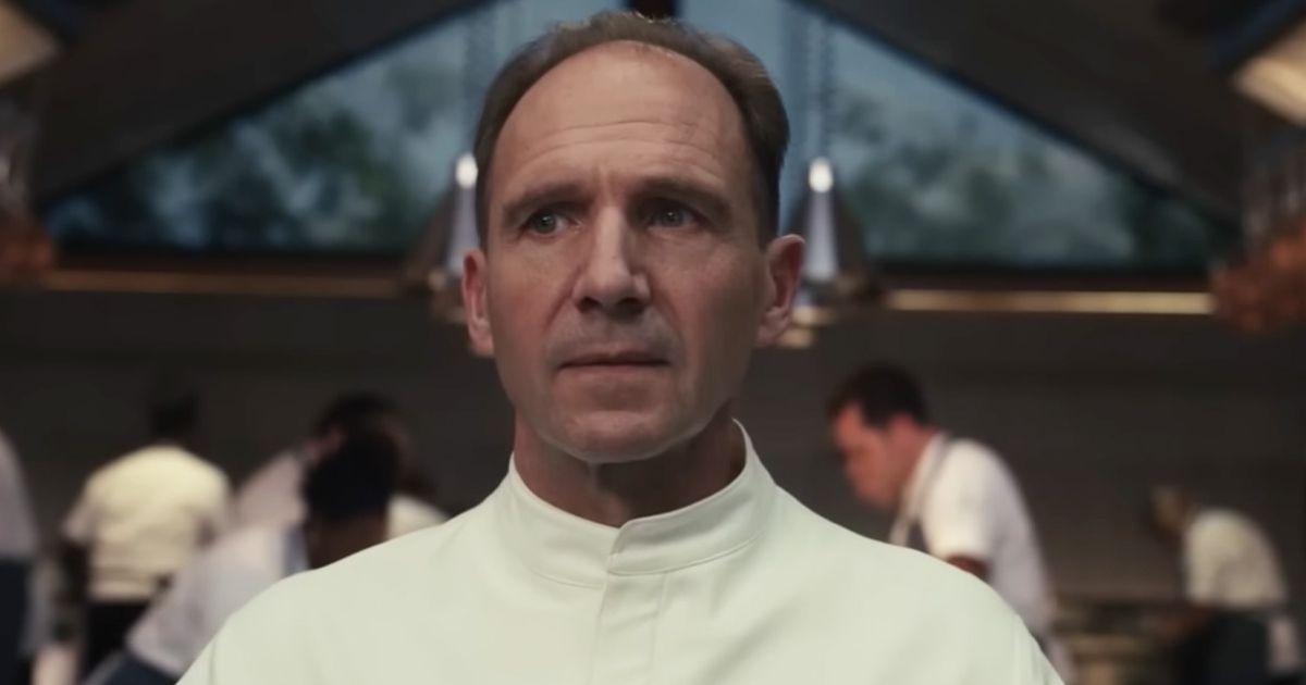 Ralph Fiennes como Chef Slowik
