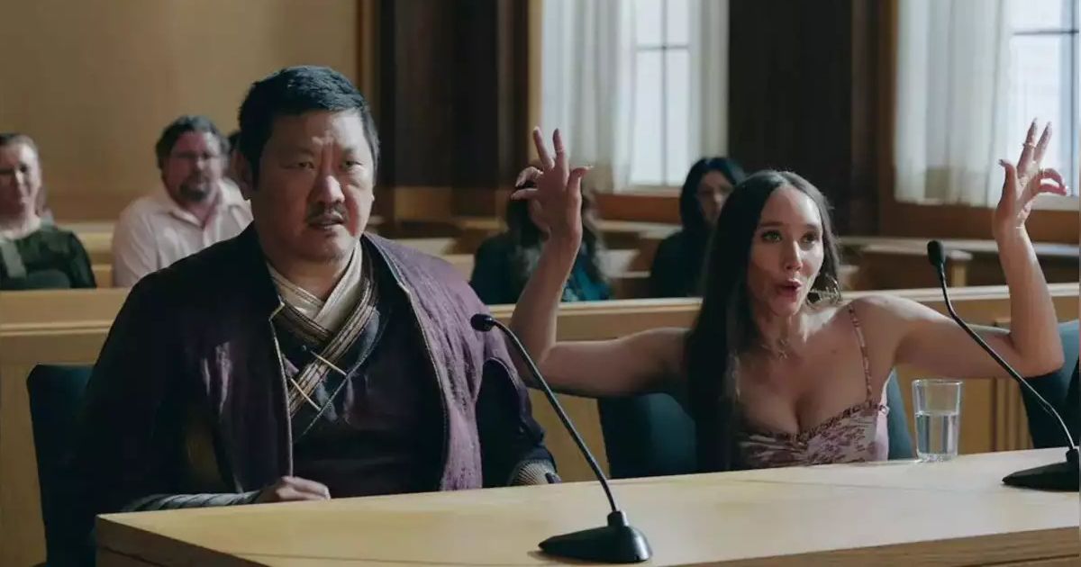 She-Hulk - Wong y Madisynn en la sala del tribunal