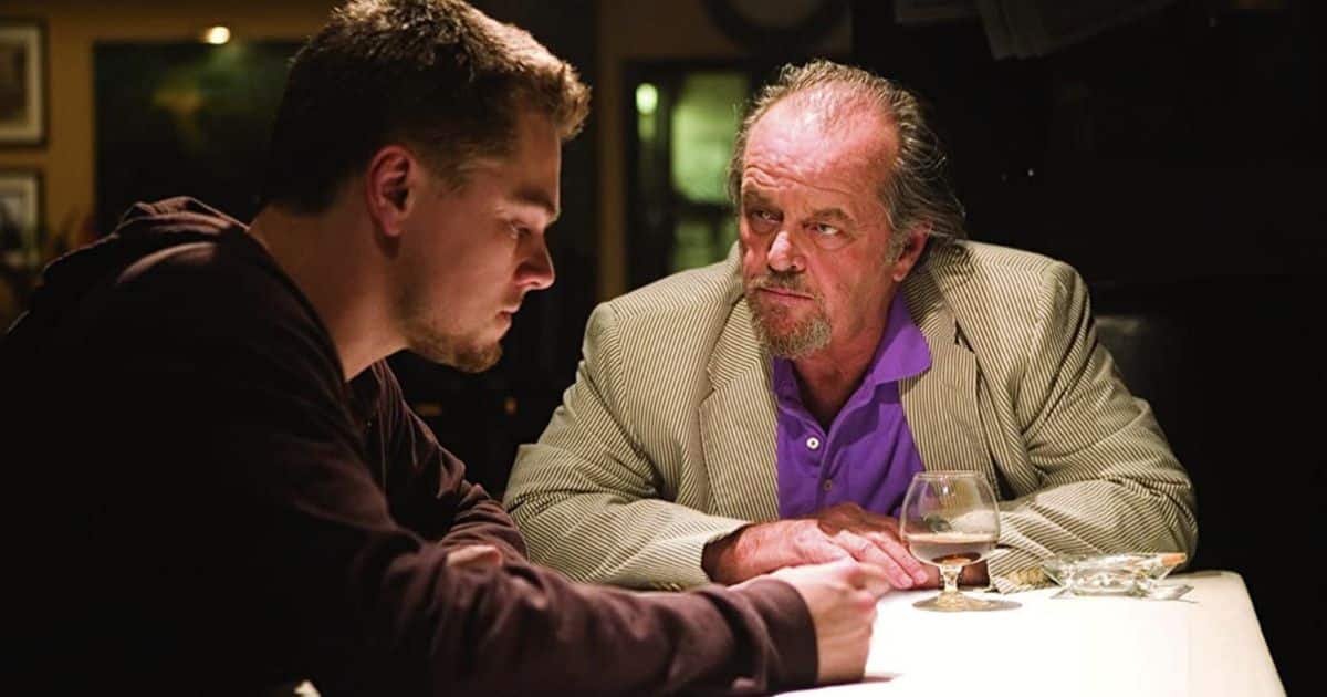 Leo DiCaprio y Jack Nicholson se sientan a la mesa de un restaurante en Infiltrados
