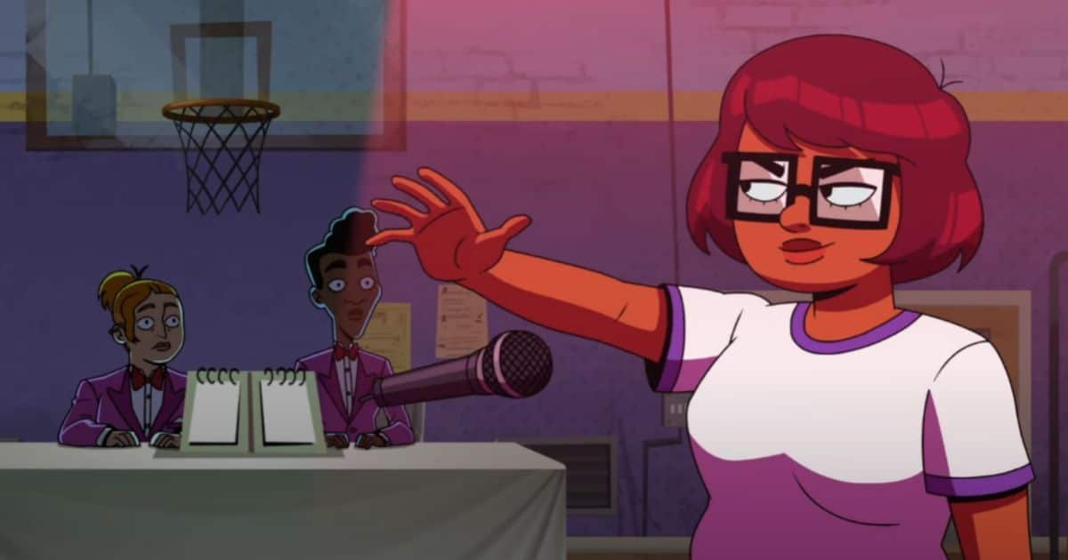 Velma Suelta el Micrófono